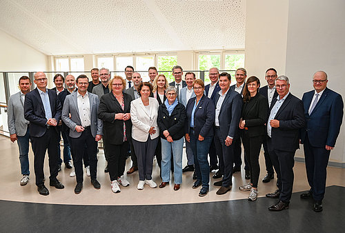 Gruppenfoto mit Politikern und Krankenhausvertretern Gruppenfoto mit Politikern und Krankenhausvertretern